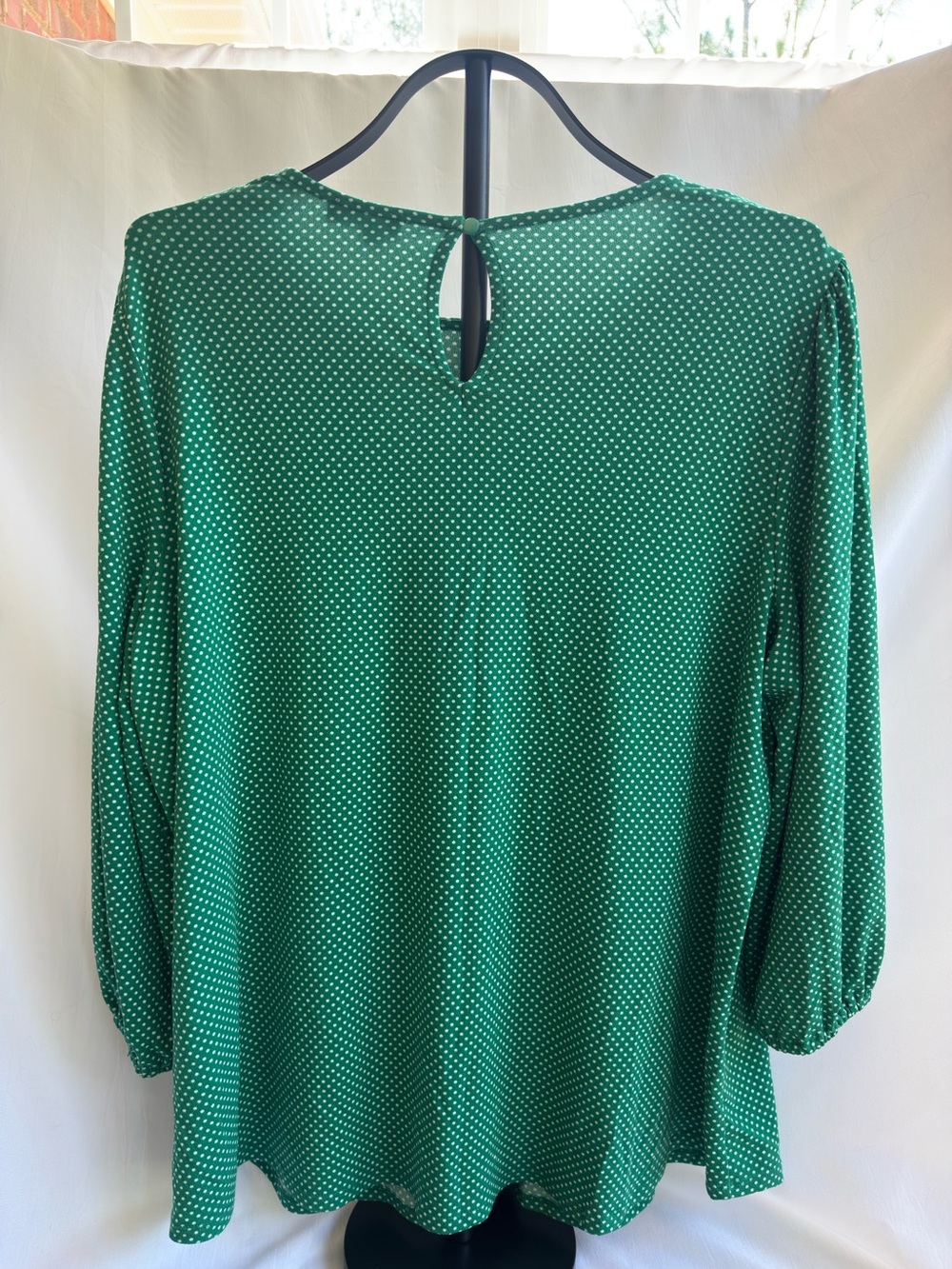 Adrianna Papell Green with White Polka Dot 3/4 Sleeve Top 1X - Picture 2 of 3